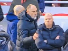 Igor Tudor urobil trápnu chybu pred zápasom v Liverpoole, keď sa chytil Arne Slot Igor Tudor potľapká Allana Dixona po ruke