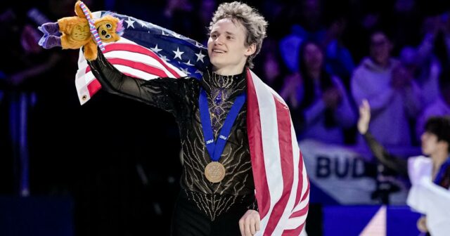 Ilia Malinin vyhral tretí titul majstra sveta v krasokorčuľovaní Ilia Malinin vyhral tretí titul majstra sveta v krasokorčuľovaní