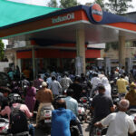 Indická polícia zvláda dlhé rady, pretože panika z nedostatku paliva rastie | Americko-izraelská vojna proti Iránu