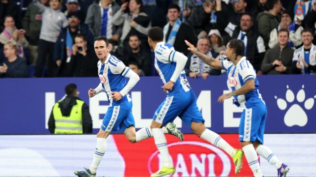 Inside Espanyol a jeho plán „znovu sa etablovať medzi najlepšími Kike z RCD Espanyol oslavuje strelenie prvého gólu svojho tímu so spoluhráčmi počas zápasu LaLiga EA Sports medzi RCD Espanyol de Barcelona a Real Oviedo na štadióne RCDE 9. marca 2026 v Barcelone v Španielsku.