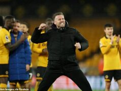 Inside the Wolves revival: Motivačný trik, ktorý používa Rob Edwards na svojich hráčov, základné zručnosti, ktoré tím zlepšil, reset „kultúry“ a plány na postup na budúcu sezónu už existujú. Hlavný tréner Wolves Rob Edwards požiadal zamestnancov a hráčov v klube, aby ho volali „Rob“ a nie „šéf“ alebo „gaffer“, ako je to vo futbalovom svete obvyklé.