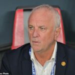 Hlavný tréner Iraku Graham Arnold sa pozerá na futbalový zápas play off majstrovstiev sveta 2026