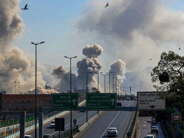 Irán naživo: Trump hovorí, že Irán je „zbúraný“; Teherán pokračuje v útokoch v Perzskom zálive | Správy o konflikte medzi Izraelom a Iránom
