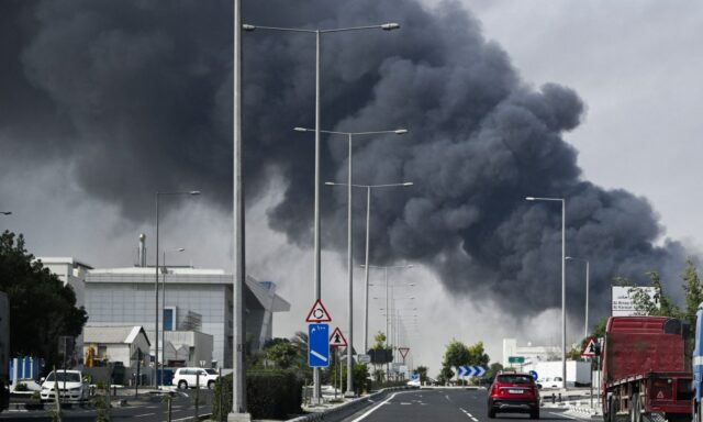 Irán odpaľuje rakety a bezpilotné lietadlá cez záliv, región zostáva vo vojnovom hľadáčiku | Americko-izraelská vojna proti Iran News
