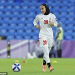 Iránsky stredopoliar Fatemeh Shaban tvrdí, že austrálska polícia tlačila na spoluhráčov, aby zostali