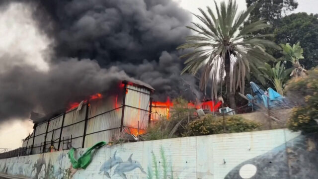 Iránsky raketový útok v strednom Izraeli zapálil budovu | Konflikt
