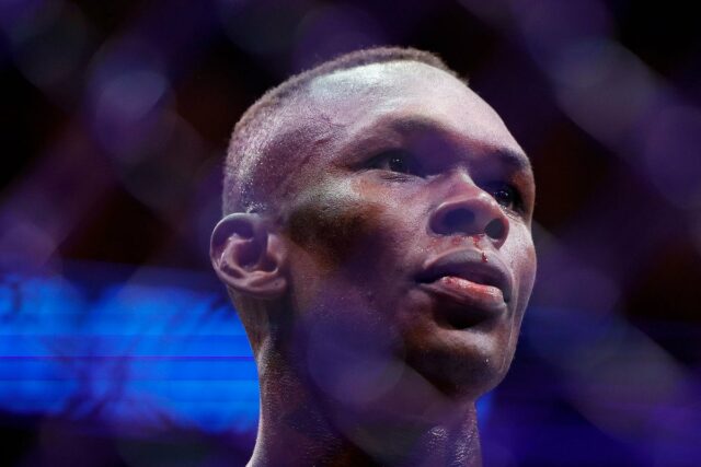 Bývalý dvojnásobný šampión strednej váhy UFC Israel Adesanya (Getty Images)