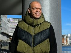 JASON DOZZELL: Som najmladším strelcom v anglickej najvyššej súťaži… ale stal som sa väzňom tohto gólu. Takže zatiaľ čo by som nechal Maxa Dowmana jazdiť na vlne, tu je moje varovanie pre novú superhviezdu Arsenalu Jason Dozzell tento týždeň v Ipswichi - 42 rokov po tom, čo sa stal najmladším strelcom v anglickej najvyššej súťaži