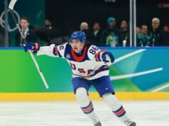 Jackovi Hughesovi sa z Hokejovej siene slávy vrátil puk zo zlatého olympijského gólu Jackovi Hughesovi sa z Hokejovej siene slávy vrátil puk zo zlatého olympijského gólu