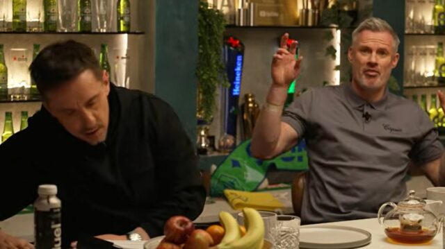 Jamie Carragher a Gary Neville sa stretnú v rade pri Gary Neville a Jamie Carragher o presahu