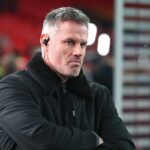 Jamie Carragher sa pozerá
