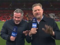 Jamie Carragher odišiel vo švíkoch, keď po jeho boku legenda Man United s červenou tvárou omylom urobila röntgenovaný vtip naživo v televízii Jamie Carragher a experti CBS boli v narážke na Peter Schmeichel
