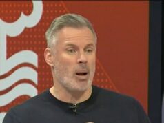 Jamie Carragher zaútočil v Liverpoole po „hroznej“ kapitulácii proti Tottenhamu, keď Roy Keane označil stranu Arna Slotu za „šampióna BAD“ a tvrdí, že po triumfe v minulej sezóne „príliš žúrovali“ o titul. Jamie Carragher (na obrázku) a Roy Keane kritizovali Liverpool po remíze 1:1 proti Spurs.