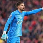 Jamie Redknapp obviňuje Guglielma Vicario z priameho kopu Szoboszlaia v zápase Liverpool proti Tottenhamu