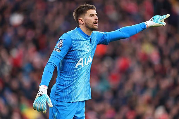 Jamie Redknapp obviňuje Guglielma Vicario z priameho kopu Szoboszlaia v Jamie Redknapp obviňuje Guglielma Vicario z priameho kopu Szoboszlaia v zápase Liverpool proti Tottenhamu