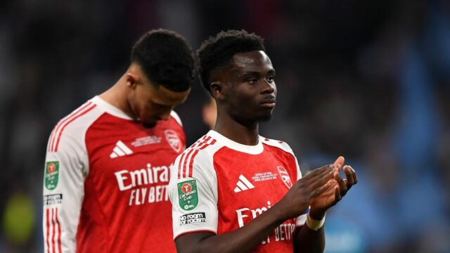Bukayo Saka a Arsenal zaostali vo finále Carabao Cupu