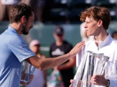 Jannik Sinner posiela správu Daniilovi Medvedevovi po tom, čo ho porazil vo finále Indian Wells Open Jannik Sinner posiela správu Daniilovi Medvedevovi po tom, čo ho porazil vo finále Indian Wells Open
