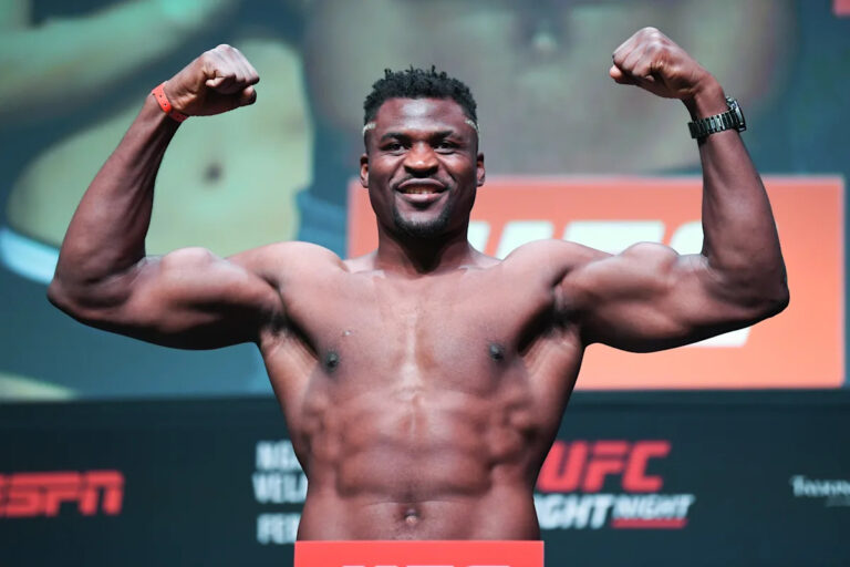Je späť! Francis Ngannou sa pripája k bojovej karte „Rousey vs. Carano“ na Netflixe proti bývalej ťažkej váhe UFC