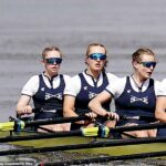 Lilli Freischem (v strede) veslovala minulý rok za Oxford. Tentoraz má ďalšiu motiváciu vyhrať súťaž o tmavomodré – bude čeliť svojej sestre Mie, ktorá vesluje za Cambridge.