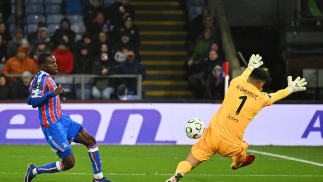 Zlatan Alomerovič zachraňuje pred Tyrickom Mitchellom