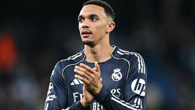 Jeden posledný experiment? Rozoberáme najnovší tím Tuchel v Anglicku Trent Alexander-Arnold tlieska počas hry za Real Madrid