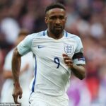 Jermain Defoe prevzal svoju prvú stálu manažérsku úlohu, pričom bývalého anglického útočníka vymenoval Woking
