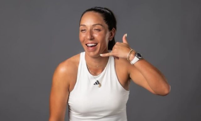 Jessica Pegula a Madison Keys zdieľajú veselú diskusiu, keď fanúšikovia Autor fotografie Ryan Lim / AFP prostredníctvom Getty Images