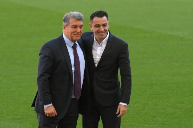 Joan Laporta má za cieľ kopnúť si do bývalého šéfa Barcelony Xaviho
