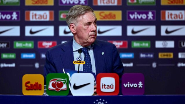 Carlo Ancelotti počas tlačovej konferencie, na ktorej oznámil zostavu pre medzinárodných priateľov proti Francúzsku a Chorvátsku. 