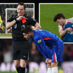 Pedro Neto z Chelsea dostal červenú kartu od rozhodcu Darrena Englanda počas zápasu Premier League medzi Arsenalom a Chelsea.