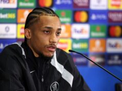 Joao Pedro prerušil ticho po chybe na tlačovej konferencii, ktorá spôsobila paniku hviezdy Chelsea Joao Pedro hovorí pre médiá na tlačovej konferencii na Stamford Bridge.