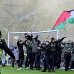 Swinney povedal, že nezoberie svojho dospievajúceho syna na derby Old Firm (Jane Barlow/PA)