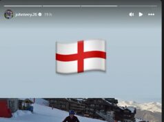 John Terry spadol na zjazdovku v Courcheveli po tom, čo „celý deň pil a rozbíjal tequily“ pred lyžovaním s vlajkou svätého Juraja v ruke John Terry (na podlahe s vlajkou Anglicka) spadol na zjazdovku po náročnom dni pitia v luxusnom rezorte Courchevel.