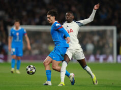 Johnny Cardoso z USMNT pomáha Atléticu napredovať a pripraviť sa na zápas Barcelony v Lige majstrov Futbal Futbal – Liga majstrov UEFA – 16. kolo – Druhý zápas – Tottenham Hotspur vs. Atletico Madrid – štadión Tottenham Hotspur, Londýn, Británia – 18. marca 2026 Johnny Cardoso z Atletica Madrid v akcii s Randalom Kolo Muanim z Tottenhamu Hotspur Akčné obrázky cez Reuters/Paul Childs