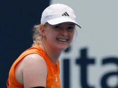 Jones z GB porazil Williamsa, keď Swiatek omráčil Iga Swiatek (POL) reaguje po strate strely proti Magde Linette (POL)