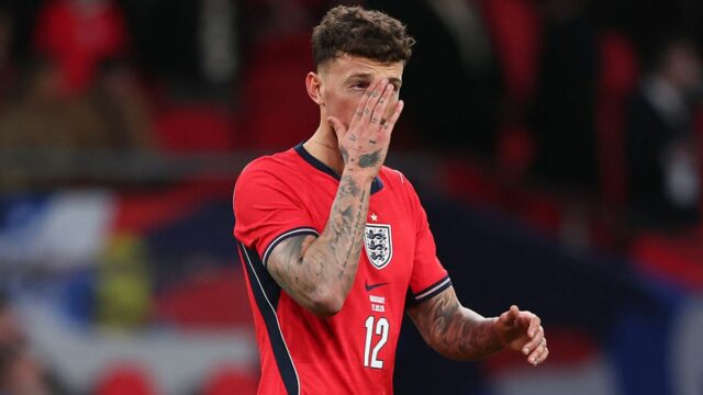 Jordan Henderson urobil gesto Bena Whitea po tom, čo anglickí Anglickí fanúšikovia vypískali Bena Whitea