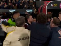 Jordan Henderson v hustých škaredých scénach ako Bournemouth vs Brentford upadá do chaosu Jordan Henderson v hustých škaredých scénach ako Bournemouth vs Brentford upadá do chaosu