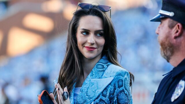 Jordon Hudson strieľa „zlatokopom“ do kritikov
