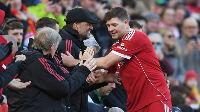 Jurgen Klopp potvrdil, kedy sa po emotívnom privítaní na Anfielde Jurgen Klopp a Steven Gerrard