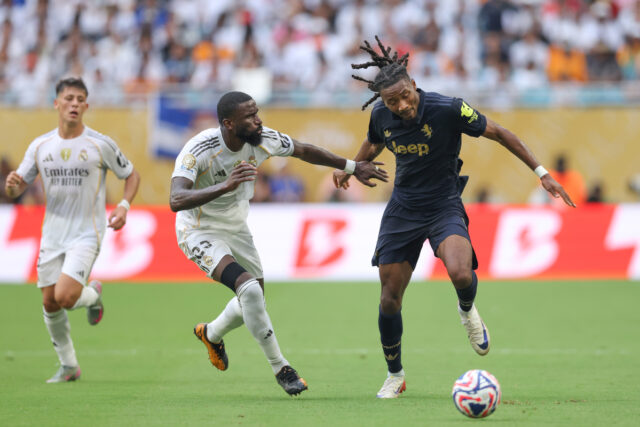 Juventus rokuje s obrancom Realu Madrid Rudigerom, ale hrozia Liverpool a Man Utd
