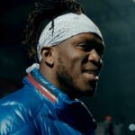 KSI na snímke na štadióne Dagenham & Redbridge FC