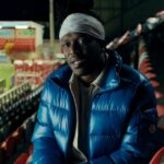 KSI na snímke na štadióne Dagenham & Redbridge FC