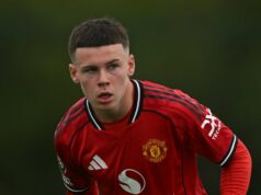 Kai Rooney možno nepôjde v stopách otca Wayna z Man Utd, pretože Coleen sa odmieta nechať nakresliť Wayne Rooney, Kai Rooney a Coleen Rooney počas Nordoff Robbins' Legends of Football v JW Marriott Grosvenor House