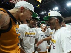 Kalifornský baptista udiera do veľkého tanca uprostred sŕdc v Utah Valley Kalifornský baptista udiera do veľkého tanca uprostred sŕdc v Utah Valley