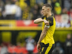 Kapitán Augsburgu Keven Schlotterbeck (28) komentuje „kapitánsky súboj“ s malým bratom Nicom (26) z Borussie Dortmund Download app from appStore