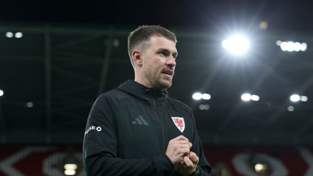 Kapitán Walesu Ramsey je mimo zostavy play-off majstrovstiev sveta
