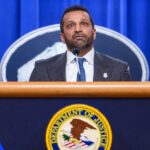 Riaditeľ FBI Kash Patel, na snímke za Danou Whiteovou a Donaldom Trumpom na podujatí UFC v Miami v roku 2025, oznámil tréningový seminár s organizáciou MMA.