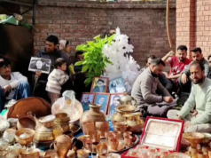 Kašmírčania darujú zlato a hotovosť na podporu Iránu | Americko-izraelská vojna proti Iránu Kašmírčania darujú zlato a hotovosť na podporu Iránu | Americko-izraelská vojna proti Iránu