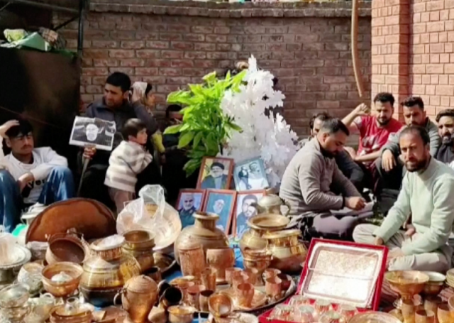 Kašmírčania darujú zlato a hotovosť na podporu Iránu | Americko-izraelská vojna proti Iránu
