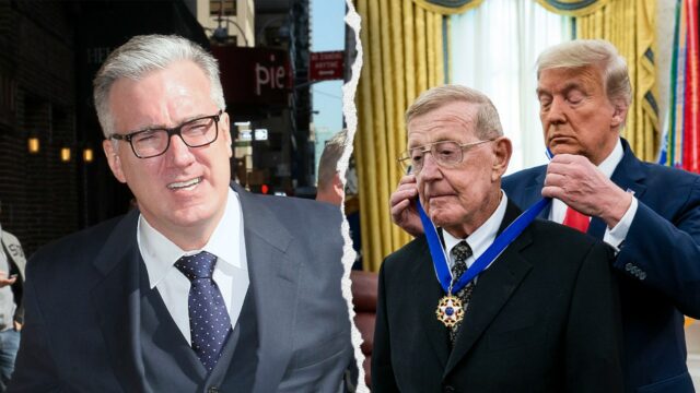 Keith Olbermann vyvolal pobúrenie útokom na Lou Holtz na sociálnych sieťach
